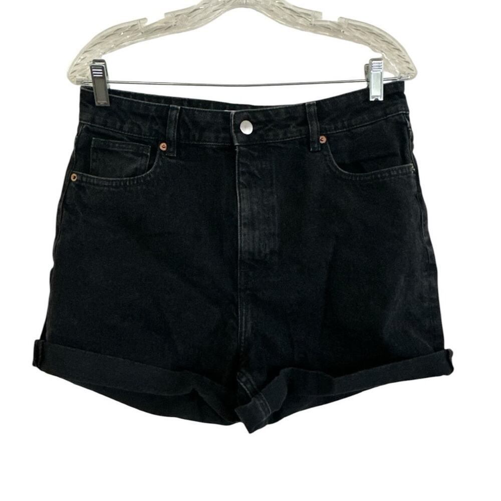 H&M Black Mom High Waisted Cuff Hem Shorts Size 10